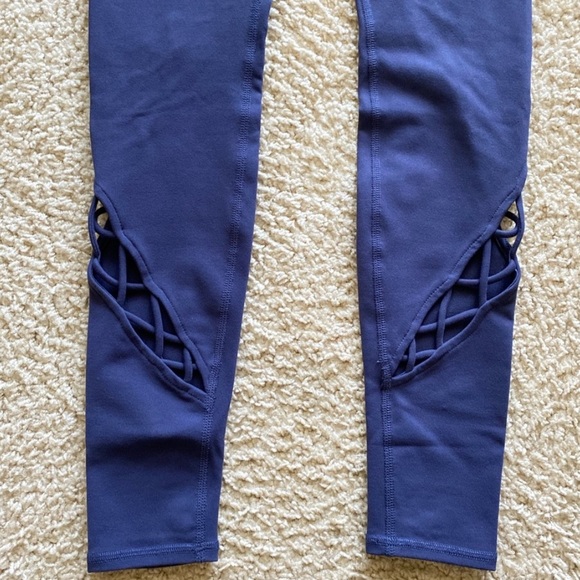 Set of ALO Yoga Navy Blue Bra & Leggings - Picture 11 of 13